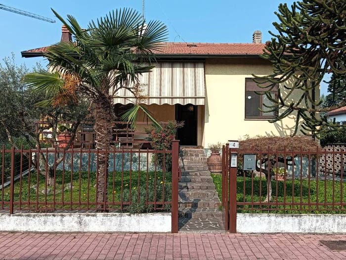 Casa quadrilocale in vendita in Via degli Aceri, Centro, Assago