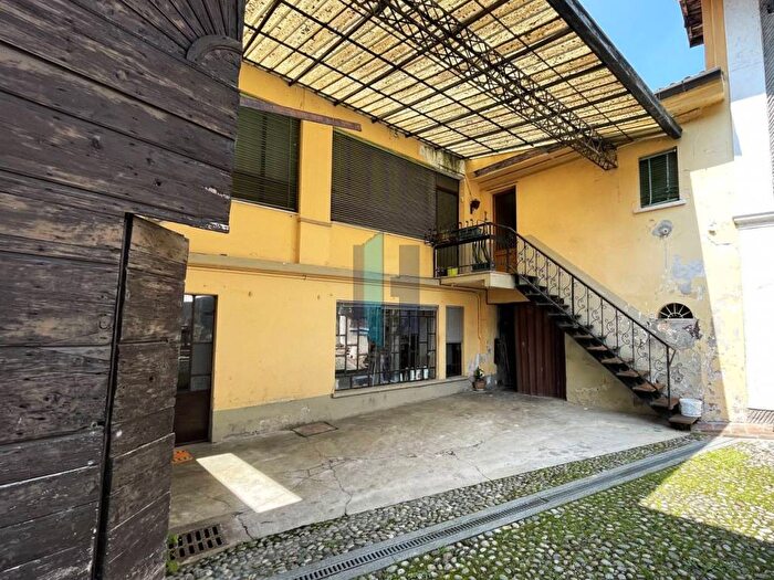 Casa con 5 locali in vendita in via montebello, Centro, Cellatica