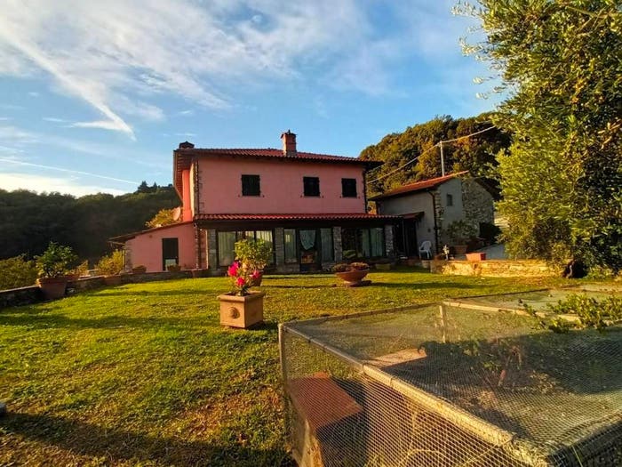 Casa con 6 locali in vendita in Pescaglia
