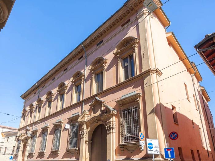 Appartamento bilocale in vendita in Via Barberia, Centro Storico, Bologna