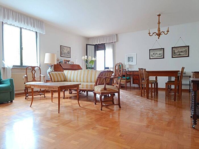 Appartamento con 6 locali in vendita in Via Pietro Zorutti, Centro, Cervignano del Friuli