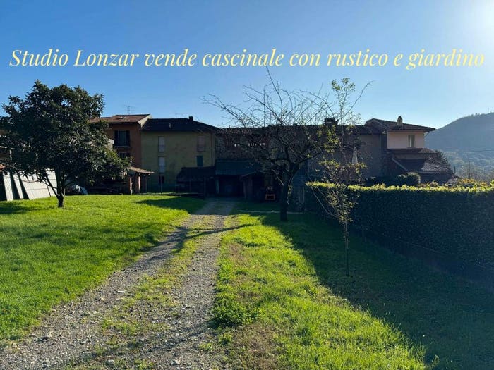 Casa con 6 locali in vendita in Via Laveno, Cittiglio