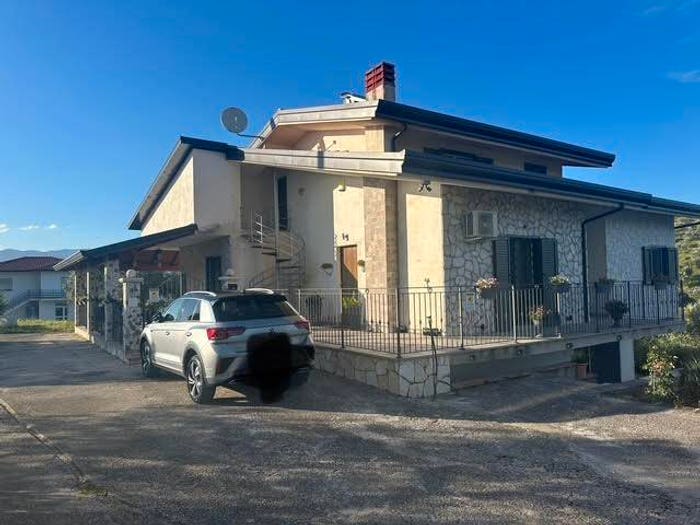 Casa con 6 locali in vendita in Via Casale, Fontana Liri