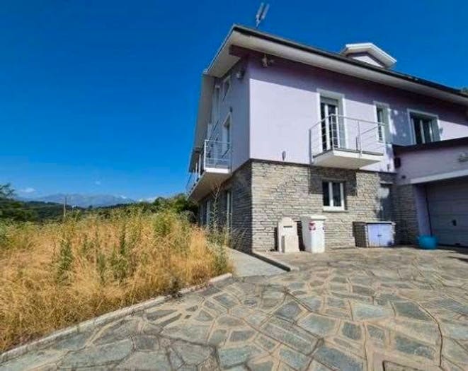 Casa con 6 locali in vendita in via Valgrana, Reano