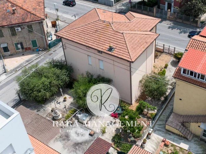 Casa con 6 locali in vendita in via Dante Alighieri Civitanova Marche, San Marone San Giuseppe Risorgimento, Civitanova Marche