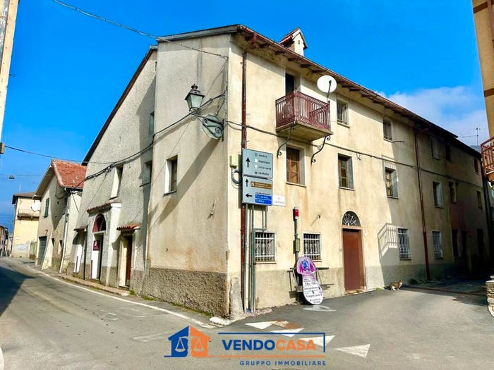 Casa con 6 locali in vendita in Via Giuseppe Mazzini, Bardineto
