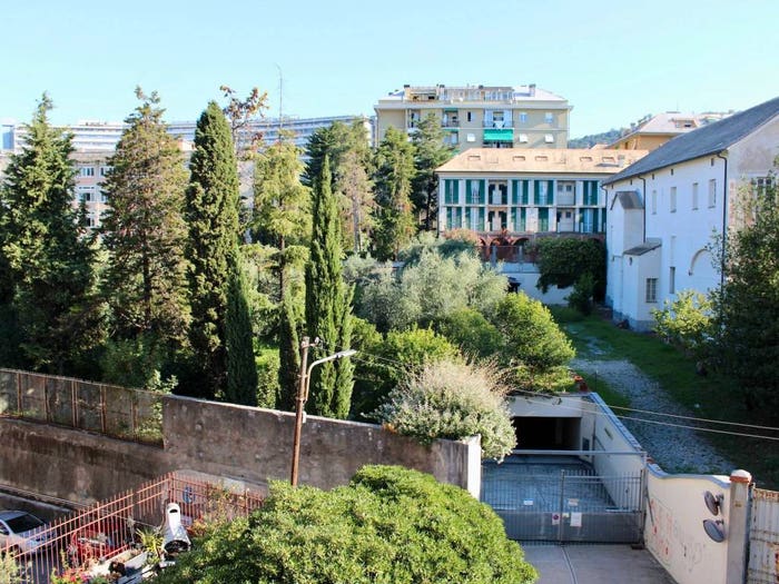 Appartamento quadrilocale in vendita in Via Silvio Lagustena, San Martino, Genova