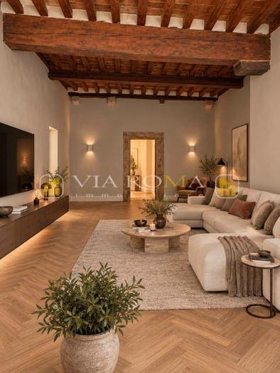 Appartamento con 6 locali in vendita in Piazza Anfiteatro Torre Guinigi, Lucca