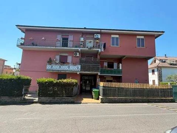 Appartamento trilocale in vendita in Via Delle Canicole No Number, Centro, Capranica