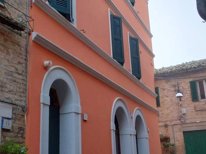 Casa con 6 locali in vendita in Appignano