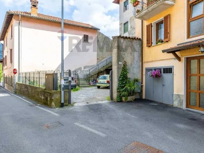 Appartamento bilocale in vendita in Via E Pellini, Marchirolo