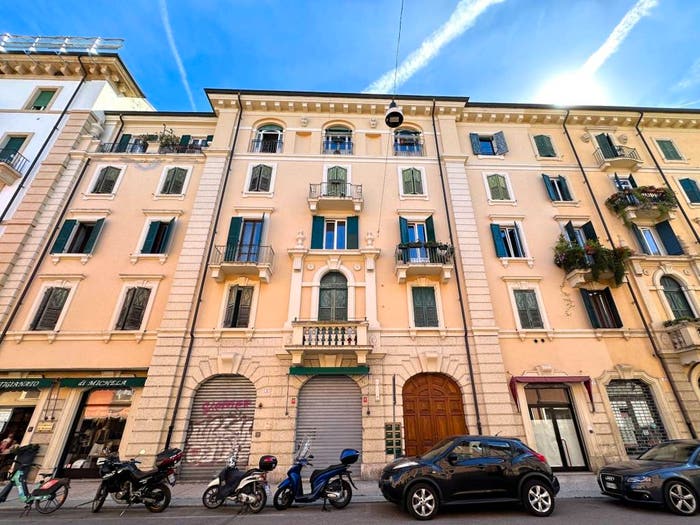 Appartamento quadrilocale in vendita in Via Muro Padri, Veronetta, Verona