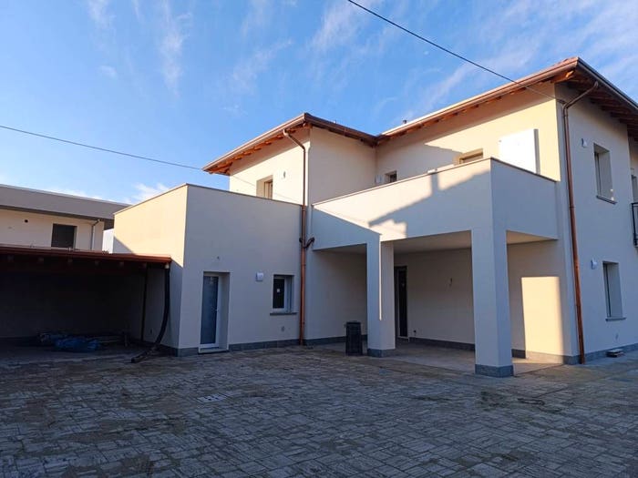 Appartamento trilocale in vendita in Via Antonio Locatelli, Bariano
