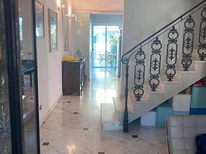 Casa con 7 locali in vendita in Via Sant'Andrea, Viareggio
