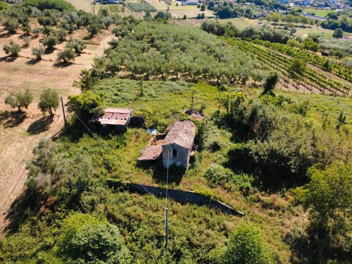 Casa con 6 locali in vendita in Via Farneto, Castelliri