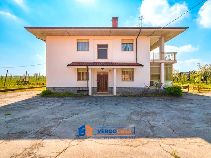 Casa con 6 locali in vendita in Via Castelletto, Dronero