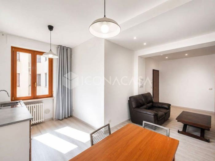 Appartamento trilocale in vendita in Via Lazzaro Palazzi, Porta Venezia, Milano