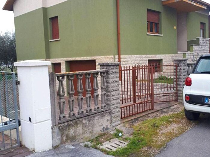 Casa con 6 locali in vendita in Fano Flaminio, Fano
