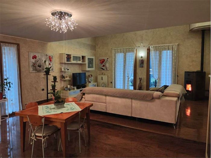 Casa con 6 locali in vendita in VIA POSTALE VECCHIA, Centro, Oppeano