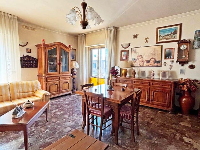Casa con 6 locali in vendita in Via Otello Frillici, Centro, Gualdo Tadino