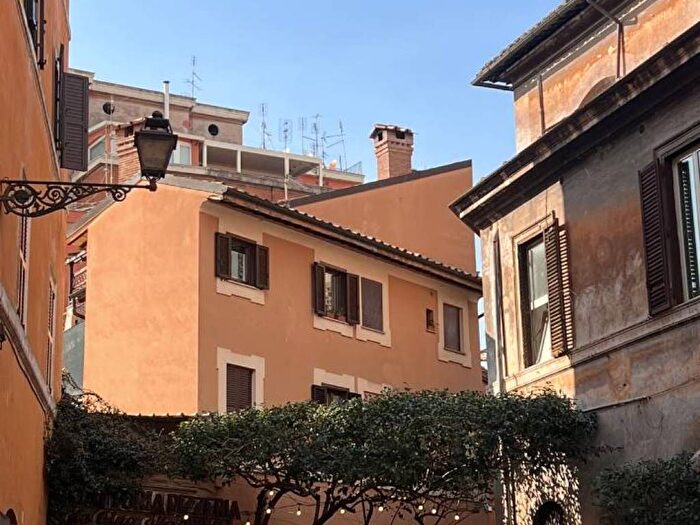 Casa in vendita in Piazza Trilussa, Trastevere, Roma