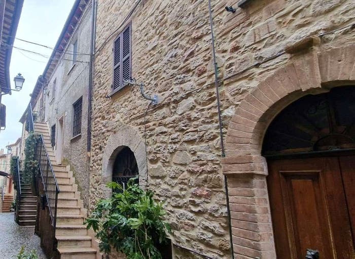 Appartamento quadrilocale in vendita in Via delle Scalette, Collelungo, Baschi