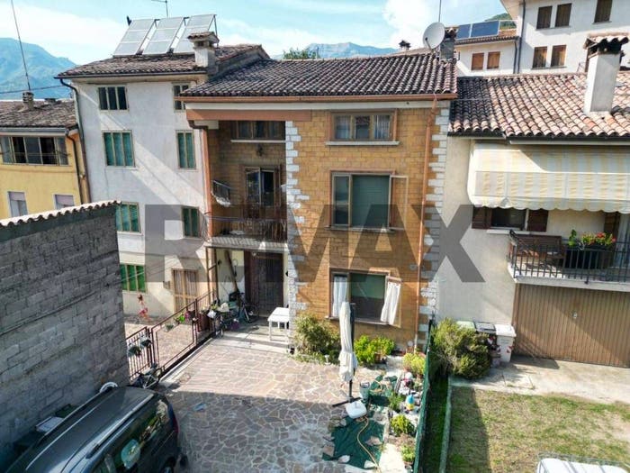 Appartamento con 5 locali in vendita in Via Canton, Centro, Segusino