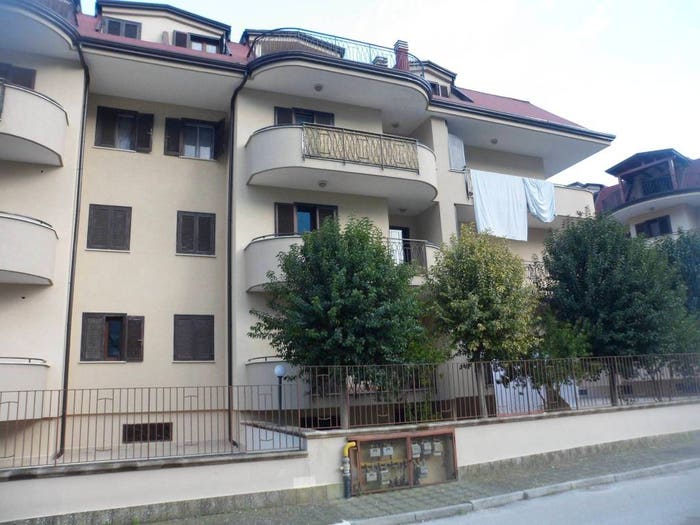 Appartamento quadrilocale in vendita in Viale dell'Arma dei Carabinieri, Paolisi