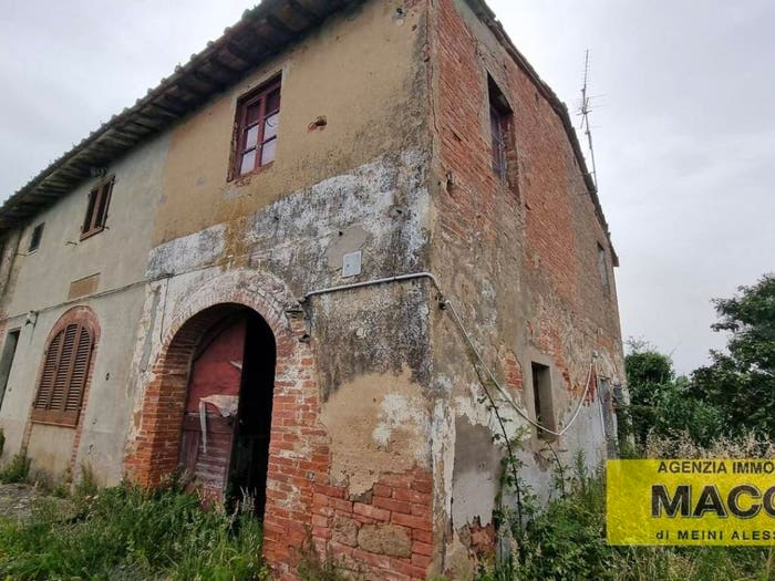 Casa con 6 locali in vendita in Centro, Palaia