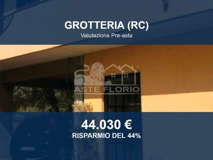 Appartamento con 6 locali in vendita in Contrada Bombaconi snc, Grotteria