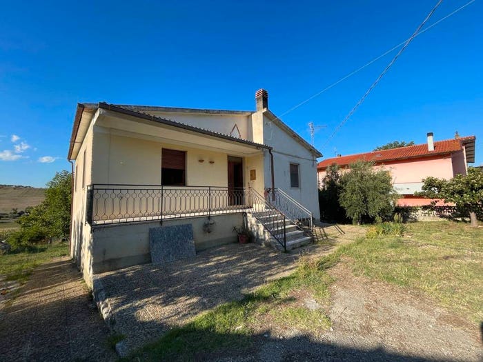 Casa con 6 locali in vendita in Via Prati, Alanno