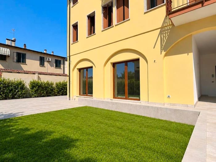 Appartamento quadrilocale in vendita in Via Camillo Benso di Cavour, Centro, Costabissara