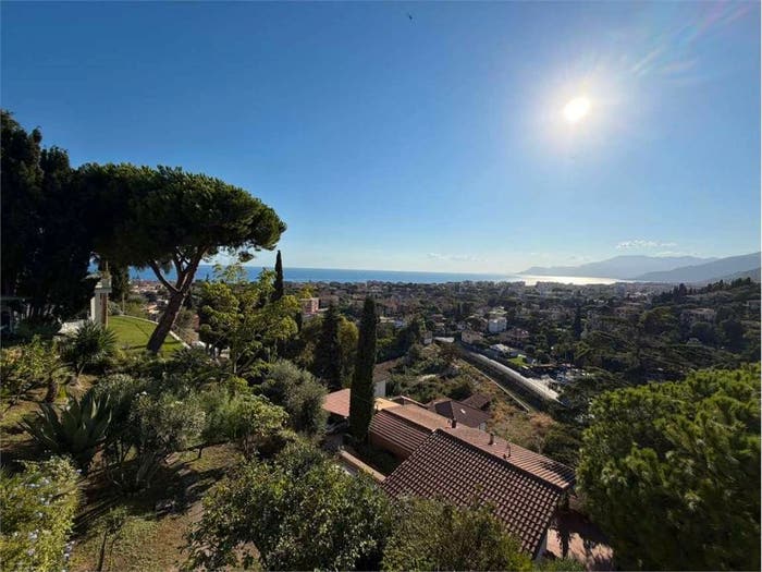 Appartamento con 5 locali in vendita in VIA DEI NARCISI, Zona Collinare, Bordighera