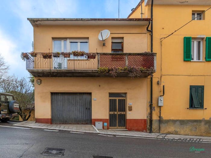 Casa con 6 locali in vendita in Viale Giuseppe Garibaldi, Centro, Monterotondo Marittimo