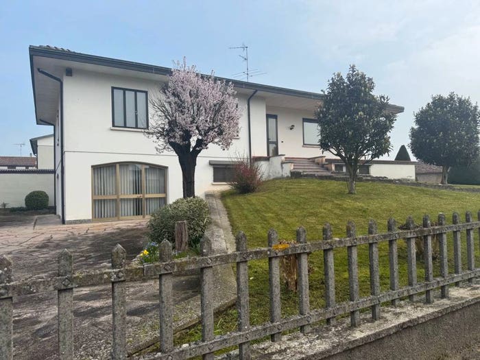Casa con 6 locali in vendita in Via John Fitzgerald Kennedy, Centro, Rivarolo Mantovano