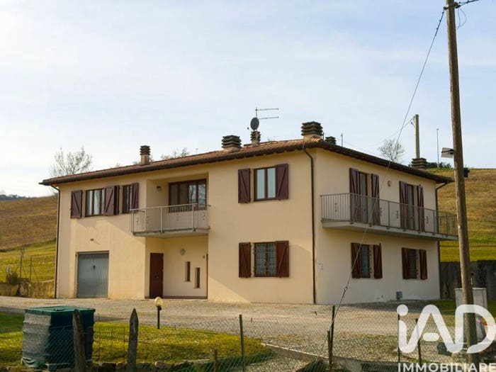 Casa con 6 locali in vendita in Via Montecchio, Nocera Umbra
