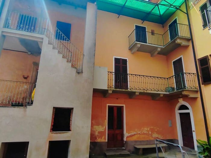 Casa con 6 locali in vendita in Frazione Sossi, Centro, Masserano