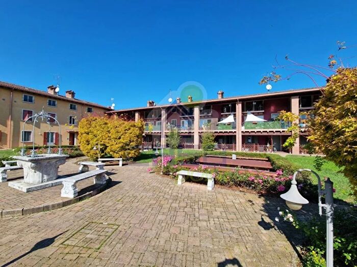 Appartamento trilocale in vendita in Via Roma N, Pozzaglio Ed Uniti