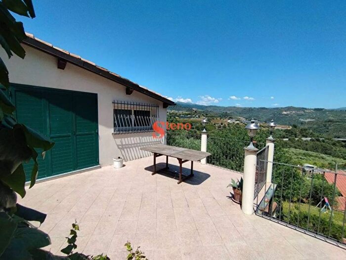 Casa con 5 locali in vendita in Via Cipressa, Costarainera