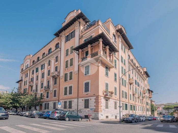 Appartamento trilocale in vendita in Via Terni, San Giovanni, Roma