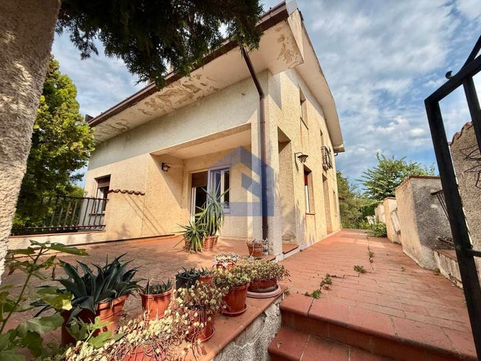 Casa con 6 locali in vendita in Via Papa Giovanni XXIII, Centro, Ari