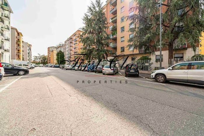 Appartamento trilocale in vendita in Via dei Tulipani, Giambellino, Milano