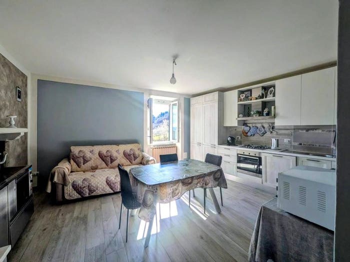 Appartamento con 5 locali in vendita in Via della Fonte, Vitoio, Camporgiano