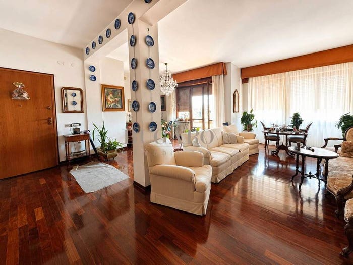 Appartamento con 5 locali in vendita in Cavour, Ancona