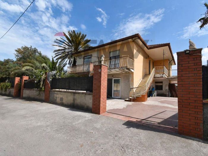 Casa con 6 locali in vendita in Via Salina, Primosole, Catania