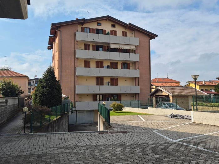 Appartamento trilocale in vendita in Via Don Bartolomeo Grazioli, Centro, Limbiate