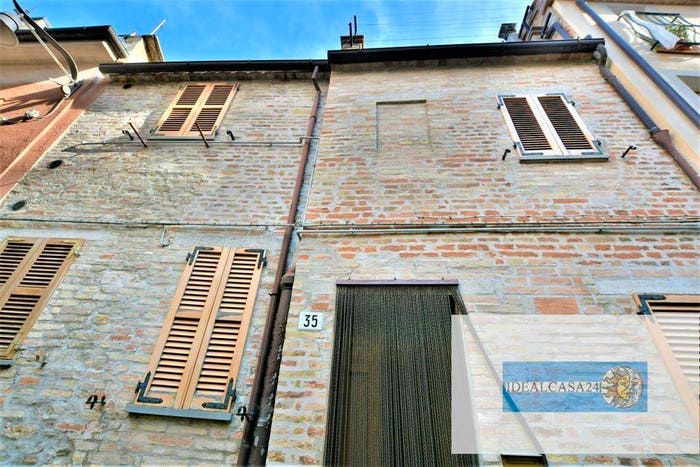 Casa con 6 locali in vendita in Loro Piceno Via Monte Grappa, Centro, Loro Piceno