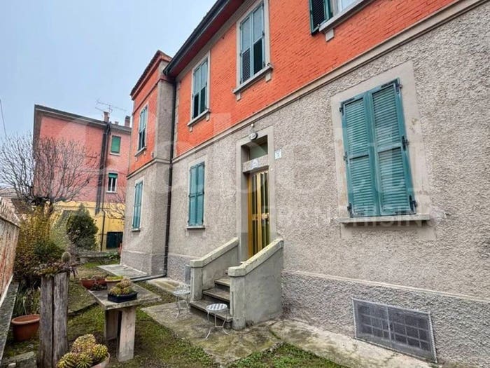 Casa con 6 locali in vendita in Via Del Sole, Corticella, Bologna