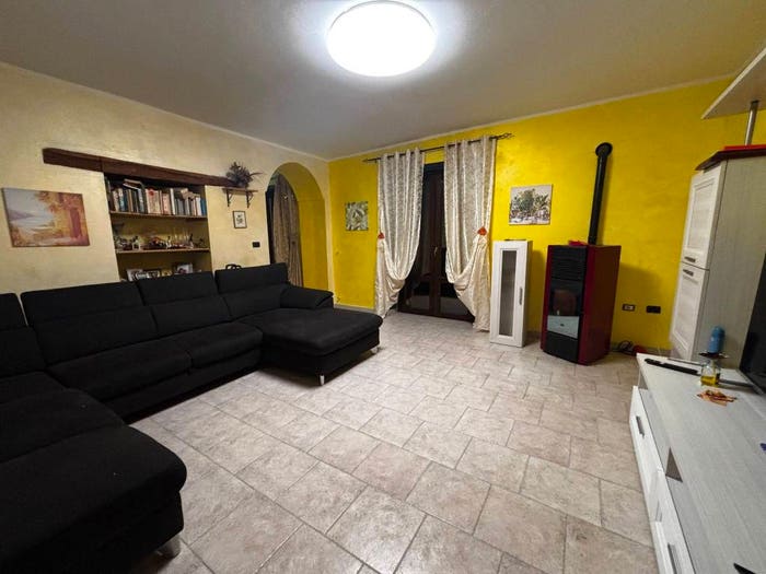 Casa con 6 locali in vendita in Via Attilio Deffenu, Bottidda