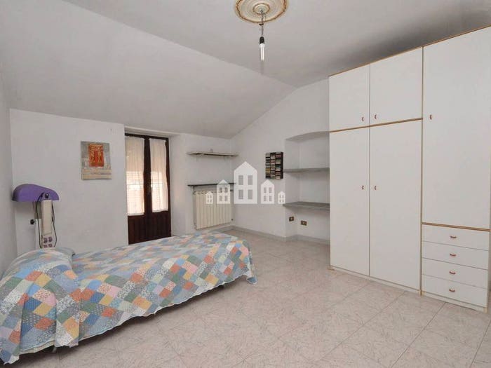 Casa quadrilocale in vendita in Via Cesare Battisti, Centro, Cuorgnè